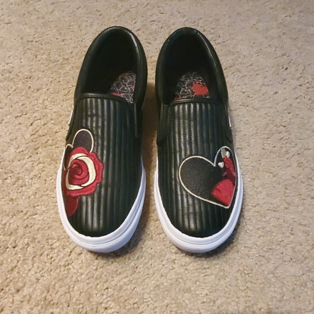 Vera Bradley Alice in Wonderland slip on shoes